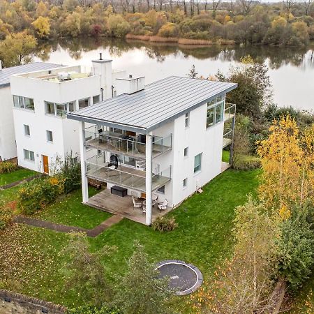 Lakeside Property With Access Into Spa On A Nature Reserve Bauhinia House Hm73 Somerford Keynes Exterior foto